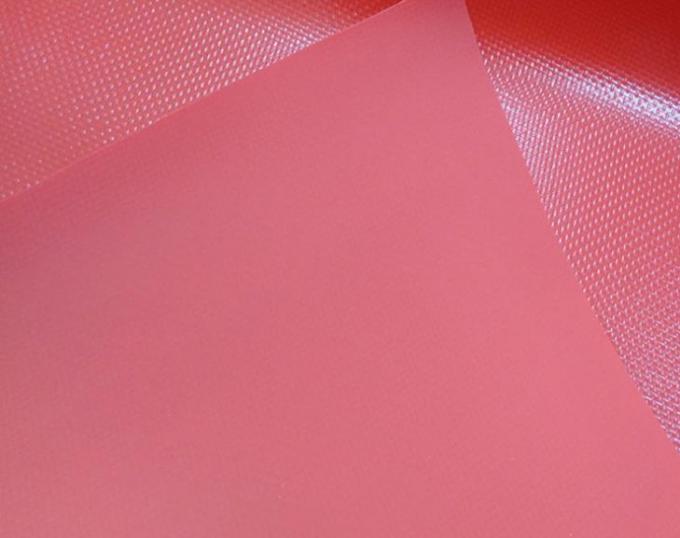 赤いポリ塩化ビニールはポリエステル防水シートの破損抵抗力がある650gsm 1000d*1000d 20*20に塗りました