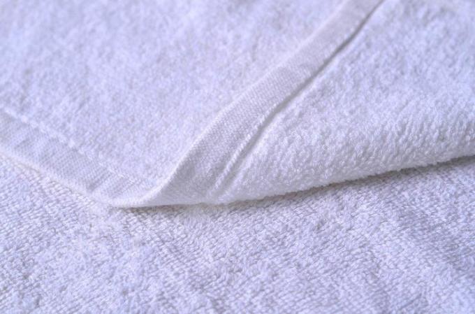 白いホテルの綿によって混ぜられる生地と使い捨て可能な小さい台所ふきん
