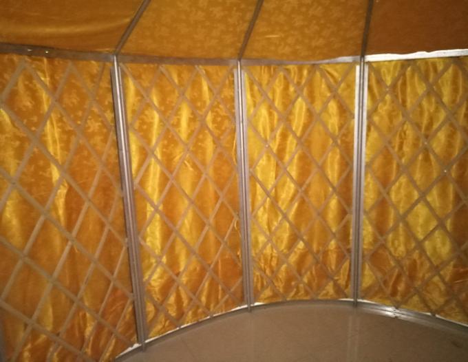 タケ構造が付いている鉄骨フレームのモンゴル人のYurtの塗られたテント/円形のテントYurt